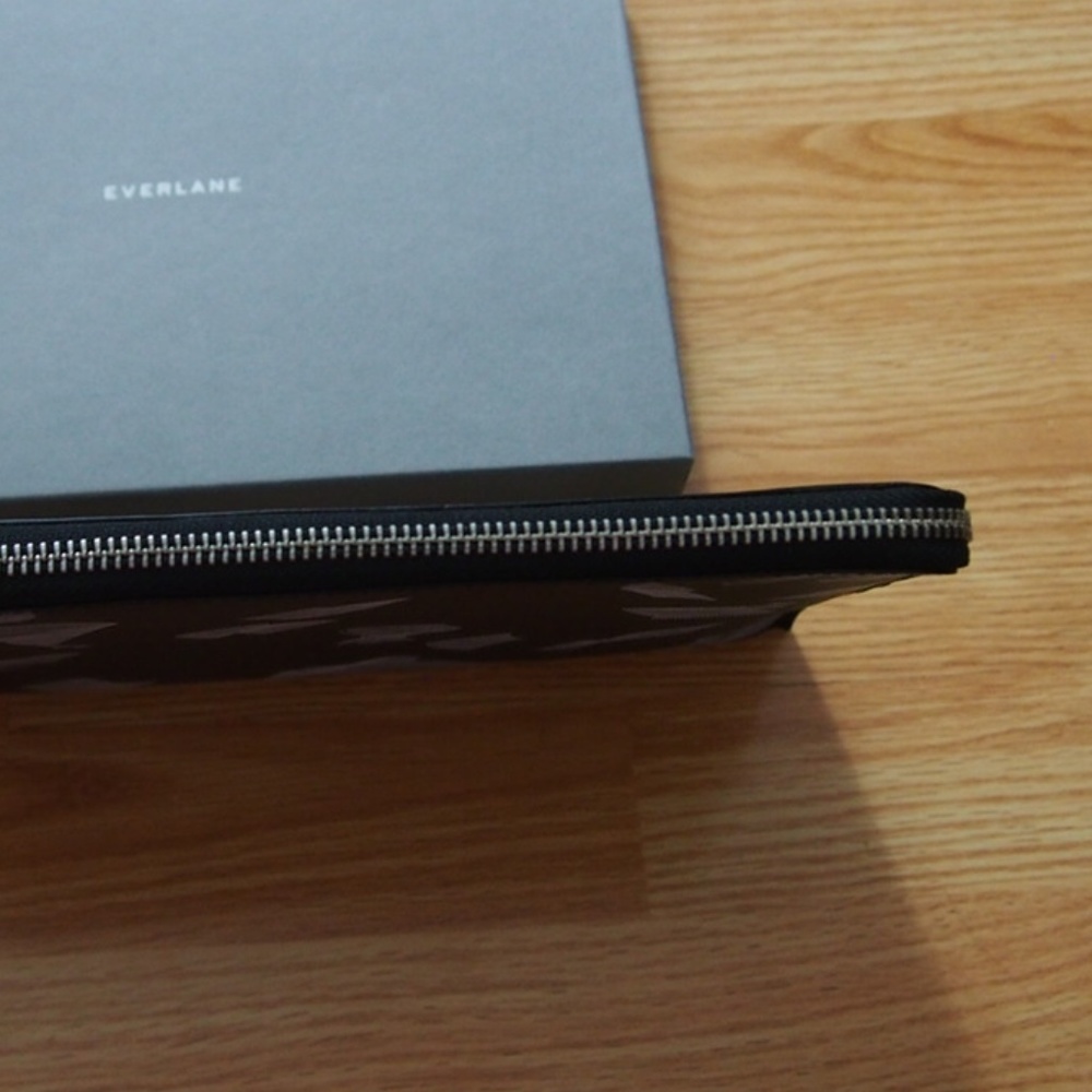 * Everlane Leather Pouch - Picture 3 of 6